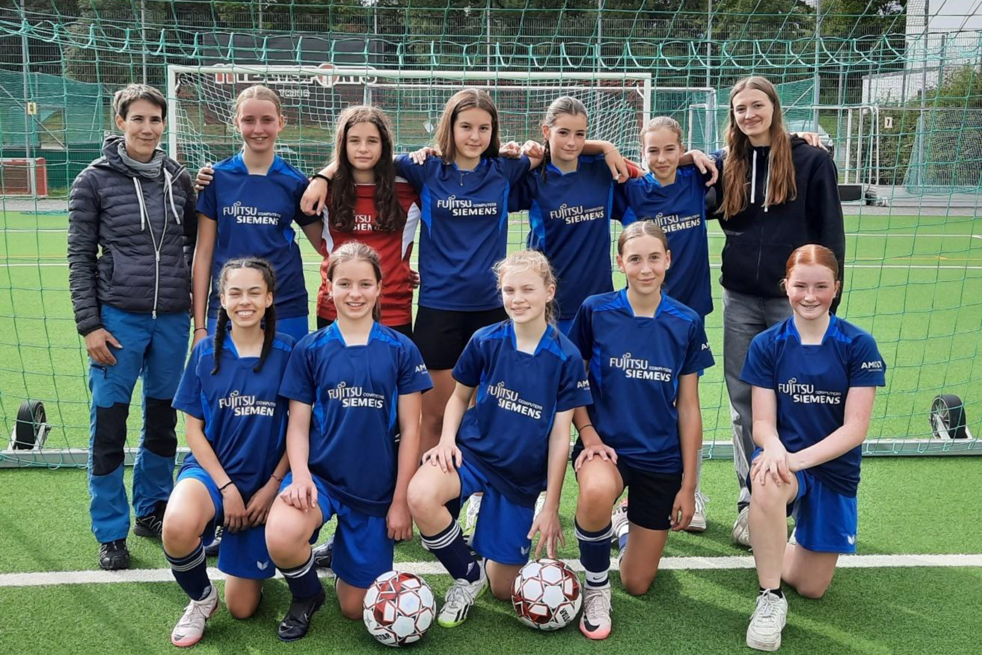 Fußballerinnen sind in der nächsten Runde!