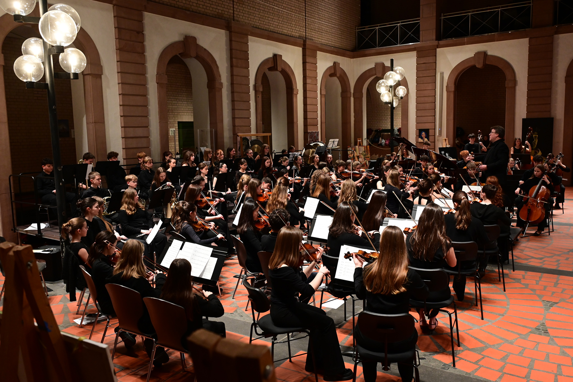 Die AMG-Aula voller Musik und Gäste